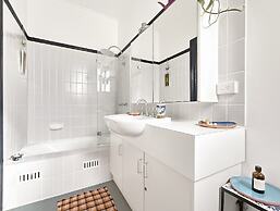 Charming Townhouse Steps From Newcastle Beach