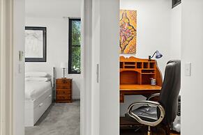 Spacious 2-bed Retreat With BBQ & Courtyard