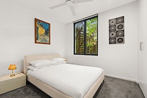 Spacious 2-bed Retreat With BBQ & Courtyard
