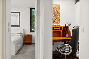 Spacious 2-bed Retreat With BBQ & Courtyard