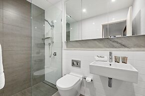 Spacious 2-bed Retreat With BBQ & Courtyard