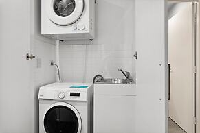 Spacious 2-bed Retreat With BBQ & Courtyard