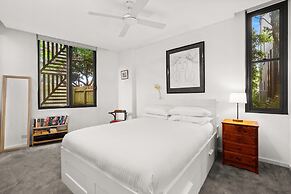 Spacious 2-bed Retreat With BBQ & Courtyard