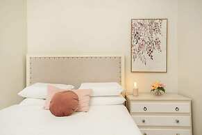 Comfortable Terrace in Central Location