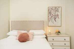 Comfortable Terrace in Central Location