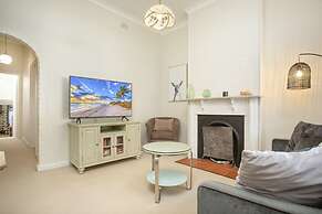 Comfortable Terrace in Central Location