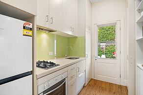 Wellness Escape: 1-bed Home + Studio & Sauna