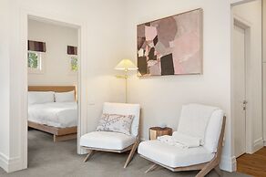 Wellness Escape: 1-bed Home + Studio & Sauna