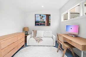 Wellness Escape: 1-bed Home + Studio & Sauna