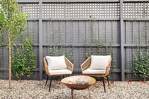Wellness Escape: 1-bed Home + Studio & Sauna