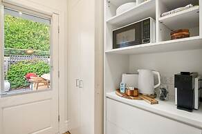 Wellness Escape: 1-bed Home + Studio & Sauna