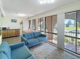 Charming 2-bed Apartment With Bay Views