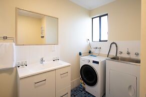 Charming 2-bed Apartment With Bay Views