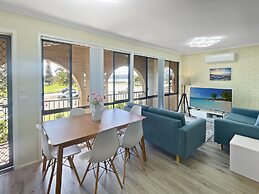 Charming 2-bed Apartment With Bay Views
