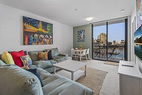 Docklands Waterfront Elegance With Cityscape Views