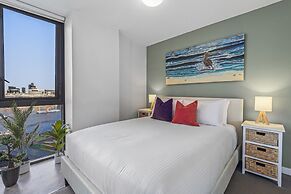 Docklands Waterfront Elegance With Cityscape Views