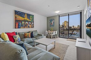 Docklands Waterfront Elegance With Cityscape Views
