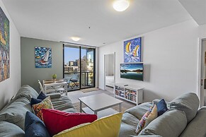 Docklands Waterfront Elegance With Cityscape Views