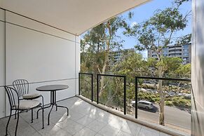 Stylish 1-bed Apartment With Balcony & Pool Access