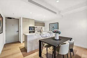 Jewel Luxury Beachside 2-bed With Water View