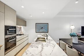 Jewel Luxury Beachside 2-bed With Water View