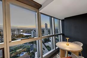 Jewel Luxury Beachside 2-bed With Water View