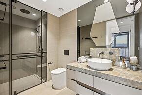 Jewel Luxury Beachside 2-bed With Water View