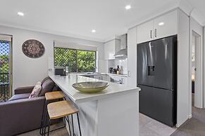 Charming 3-bed Apartment Near Local Shops