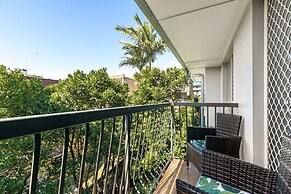 Charming 3-bed Apartment Near Local Shops