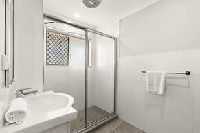 Charming 3-bed Apartment Near Local Shops