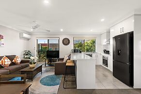 Charming 3-bed Apartment Near Local Shops