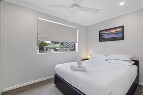 Charming 3-bed Apartment Near Local Shops
