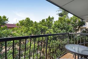Charming 3-bed Apartment Near Local Shops