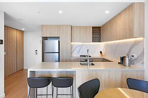 Elegant 2-bed Broadbeach Hotel With Ocean View