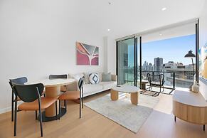 Elegant 2-bed Broadbeach Hotel With Ocean View