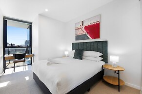 Elegant 2-bed Broadbeach Hotel With Ocean View