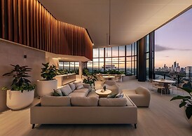 Elegant 2-bed Broadbeach Hotel With Ocean View