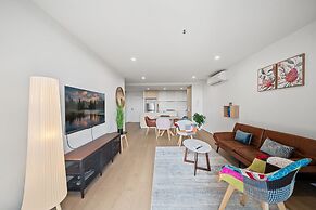 Stylish 2-bed Apartment With Luxe Amenities Access