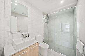 Stylish 2-bed Apartment With Luxe Amenities Access