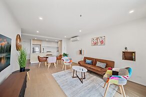 Stylish 2-bed Apartment With Luxe Amenities Access
