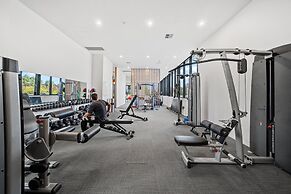 Stylish 2-bed Apartment With Luxe Amenities Access