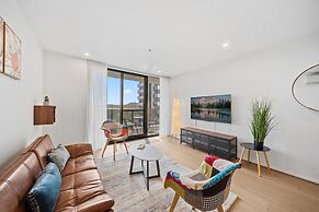 Stylish 2-bed Apartment With Luxe Amenities Access