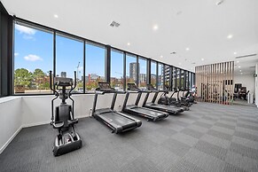 Stylish 2-bed Apartment With Luxe Amenities Access
