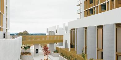 Comfortable 1-bed Retreat With Courtyard & Parking
