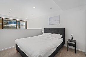 Comfortable 1-bed Retreat With Courtyard & Parking