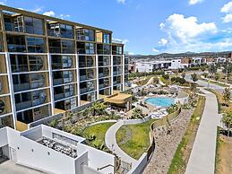 Comfortable 1-bed Retreat With Courtyard & Parking
