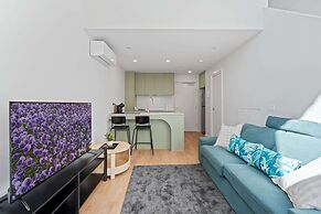Comfortable 1-bed Retreat With Courtyard & Parking