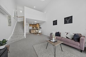 Loft-style CBD 1-bed With Rooftop Terrace & BBQ