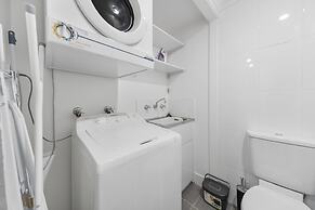 Loft-style CBD 1-bed With Rooftop Terrace & BBQ