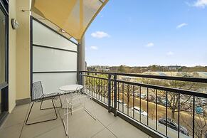 Loft-style CBD 1-bed With Rooftop Terrace & BBQ